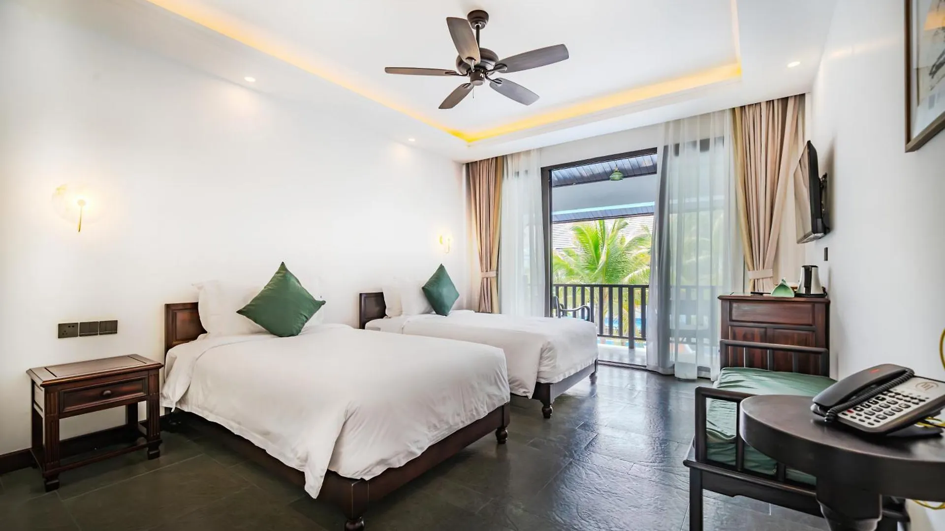Manyo Hotel And Resort Luang Prabang 4*,